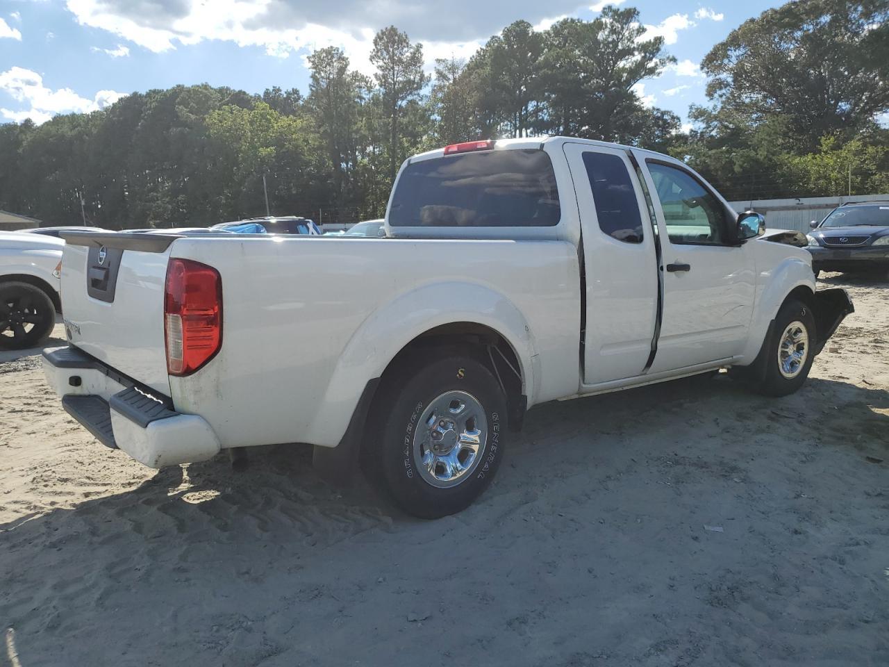 2018 Nissan Frontier S - Image 3