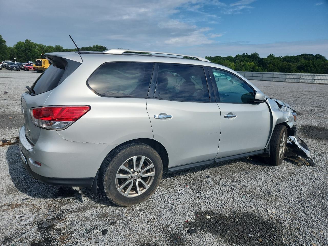 2016 Nissan Pathfinder S - Фото 3