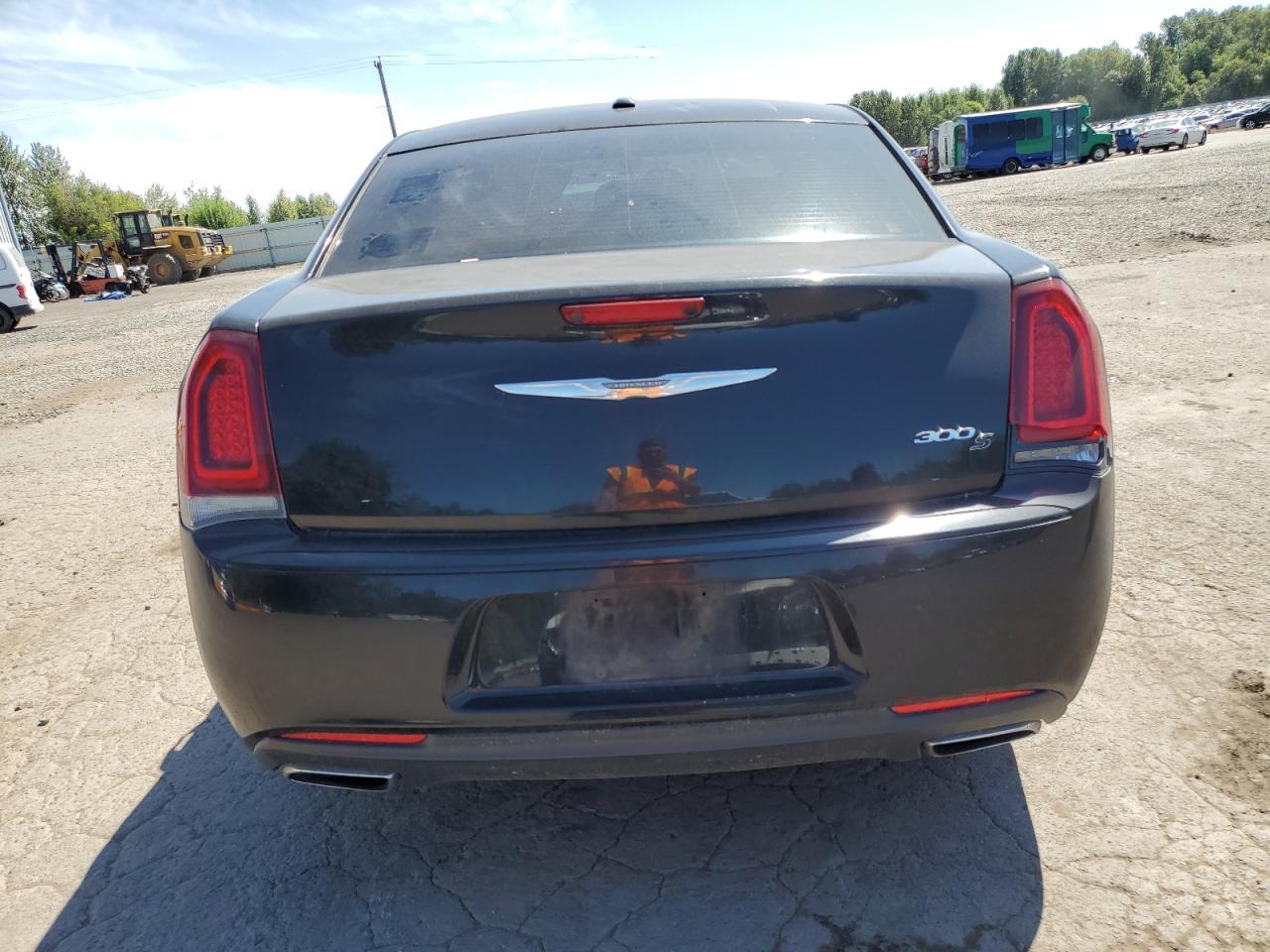 2016 Chrysler 300 S - Image 6