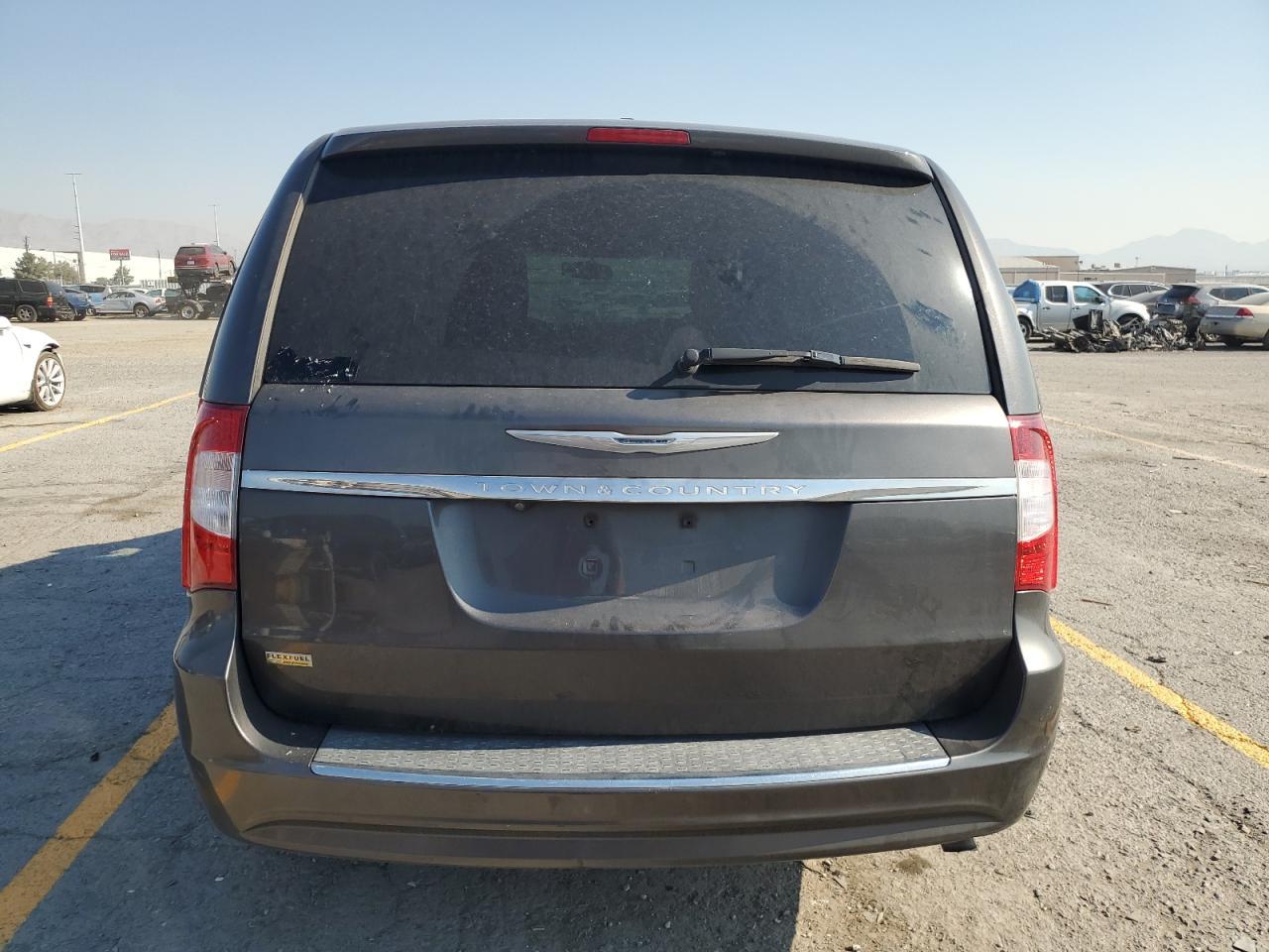 2015 Chrysler Town & Country Touring - Фото 6