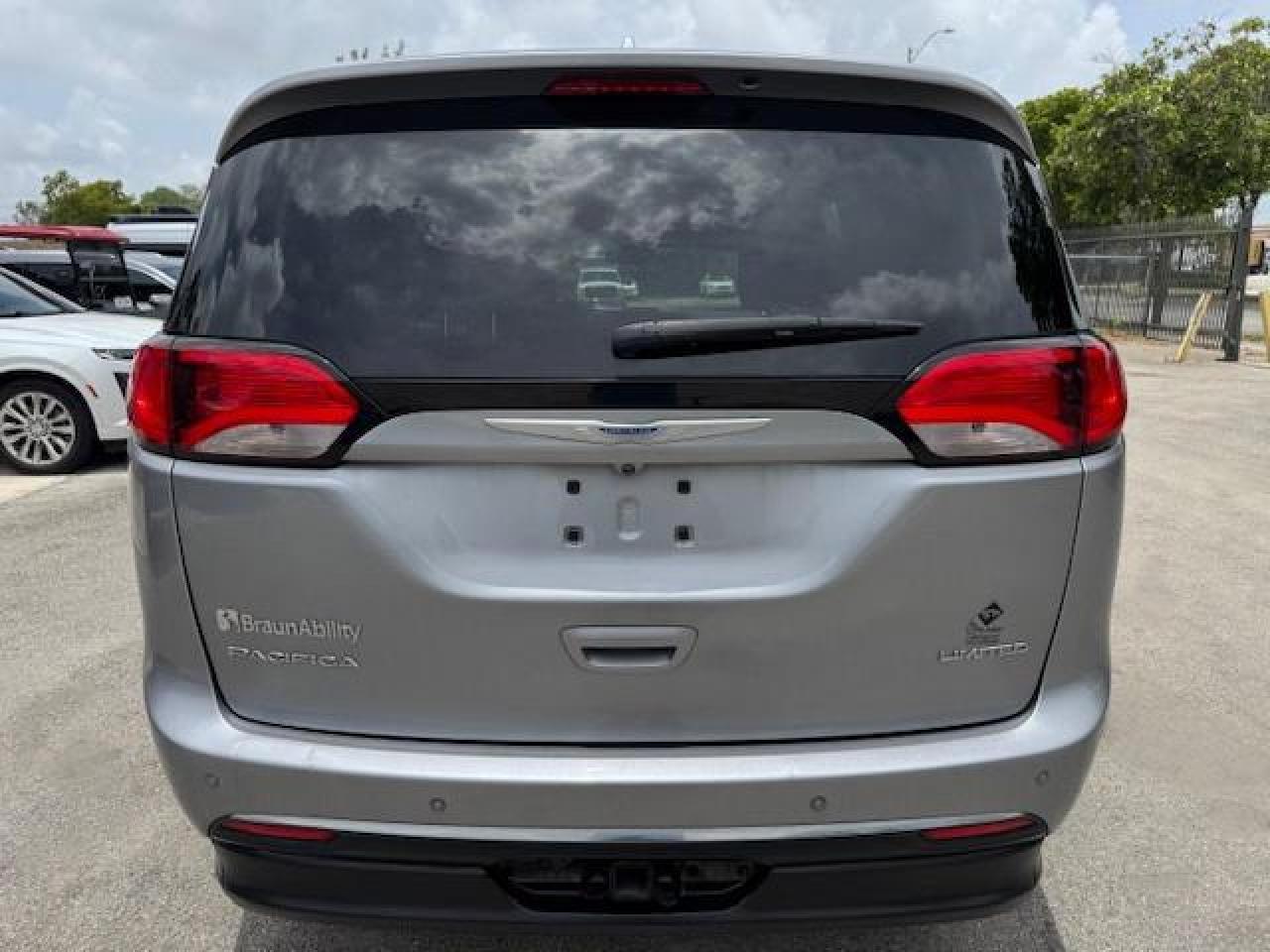 2019 Chrysler Pacifica Limited - Фото 6