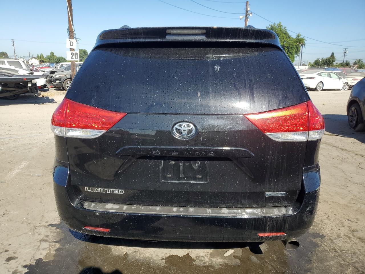 2011 Toyota Sienna Le - Image 6