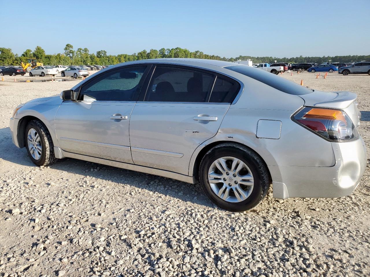 2012 Nissan Altima Base - Image 2