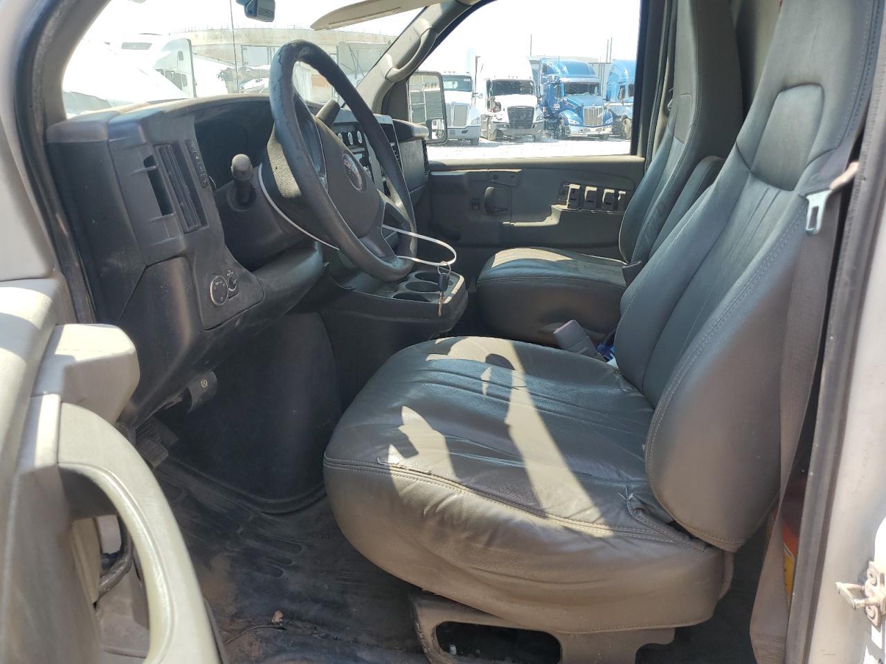 2011 GMC Savana Cutaway G3500 - Фото 7
