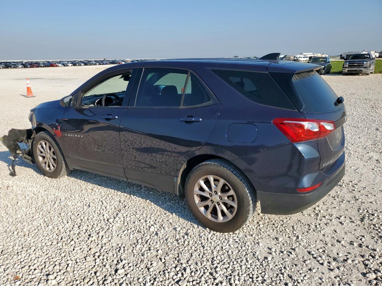 2019 Chevrolet Equinox Ls - Image 2