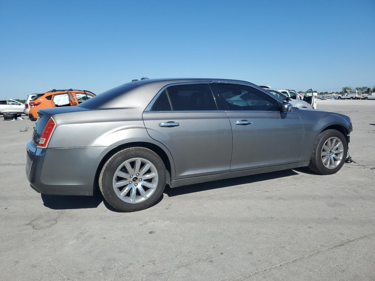 2011 Chrysler 300 Limited - Фото 3