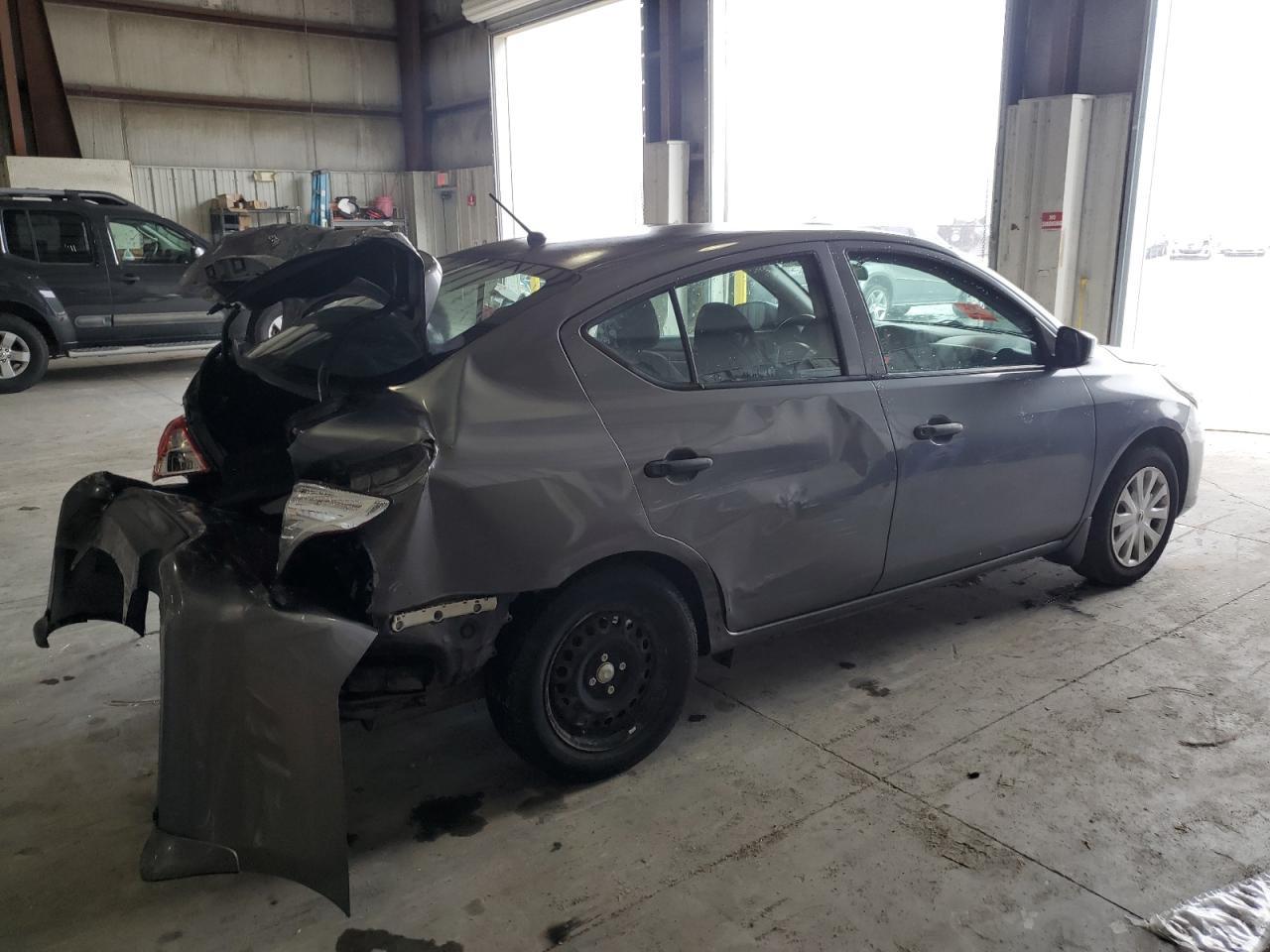 2018 Nissan Versa S - Фото 3