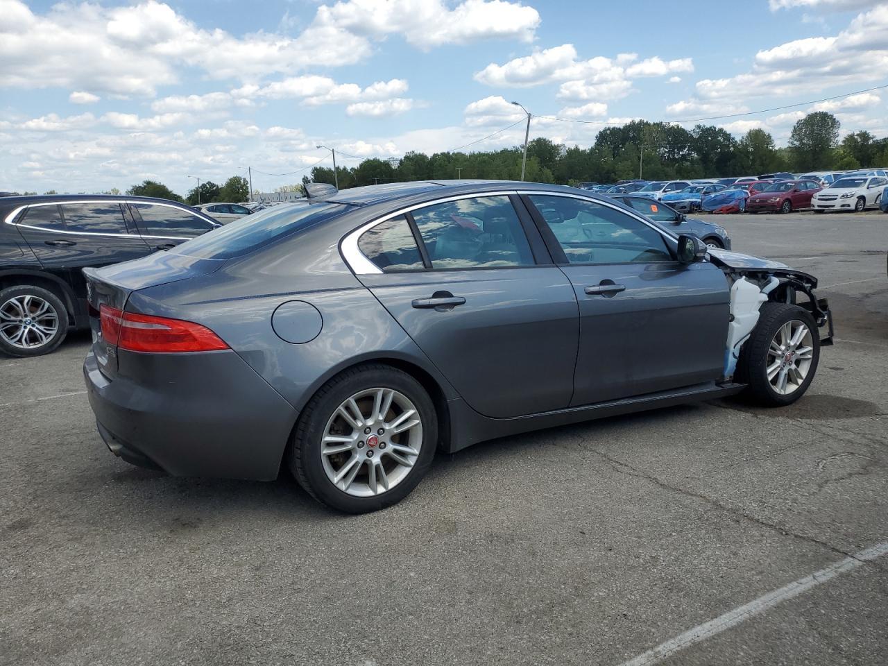 2018 Jaguar Xe Premium - Фото 3