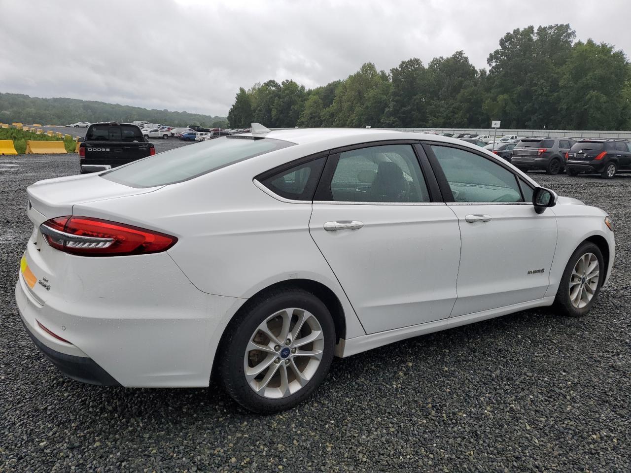 2019 Ford Fusion Se - Image 3