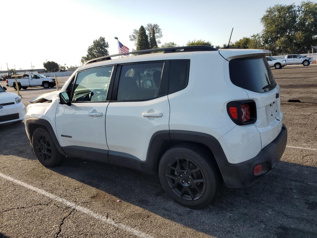 2019 Jeep Renegade Latitude - Image 2