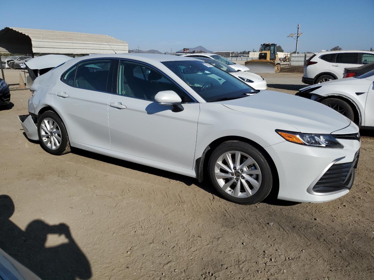 2022 Toyota Camry Le - Фото 4