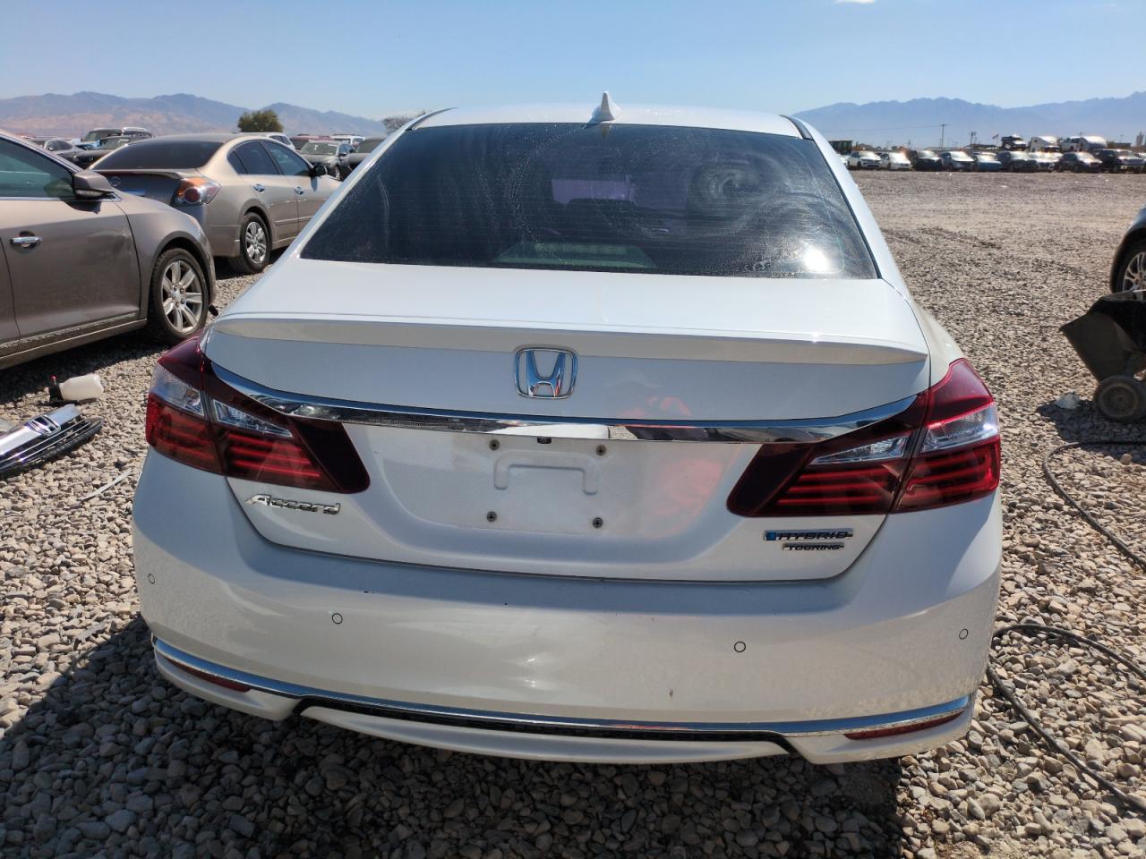 2017 Honda Accord Touring Hybrid - Image 6