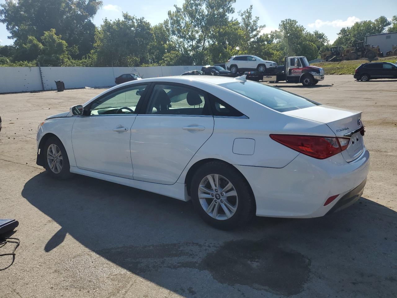 2014 Hyundai Sonata Gls - Image 2