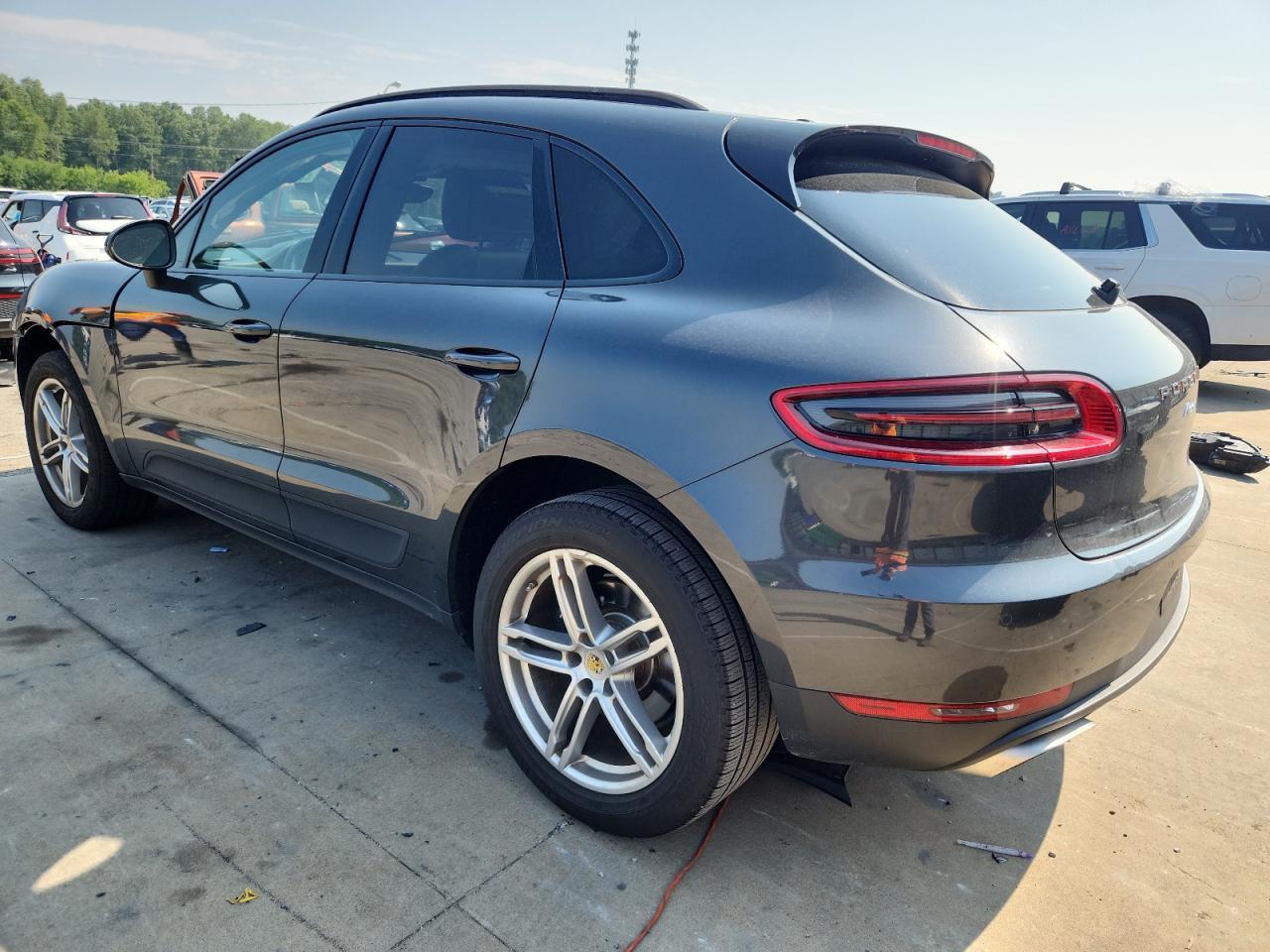 2018 Porsche Macan - Image 2