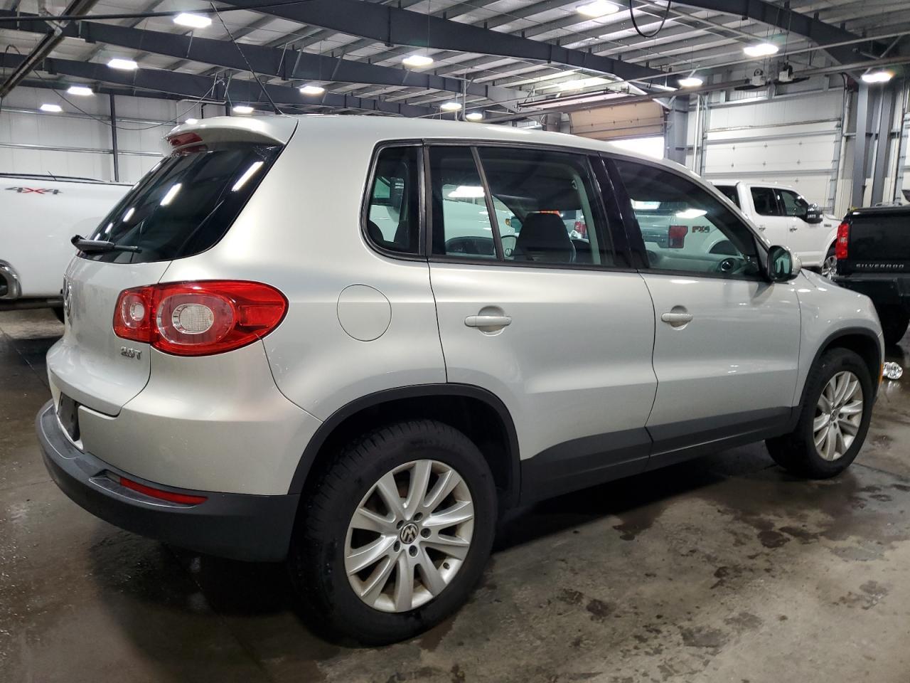 2009 Volkswagen Tiguan S - Фото 3