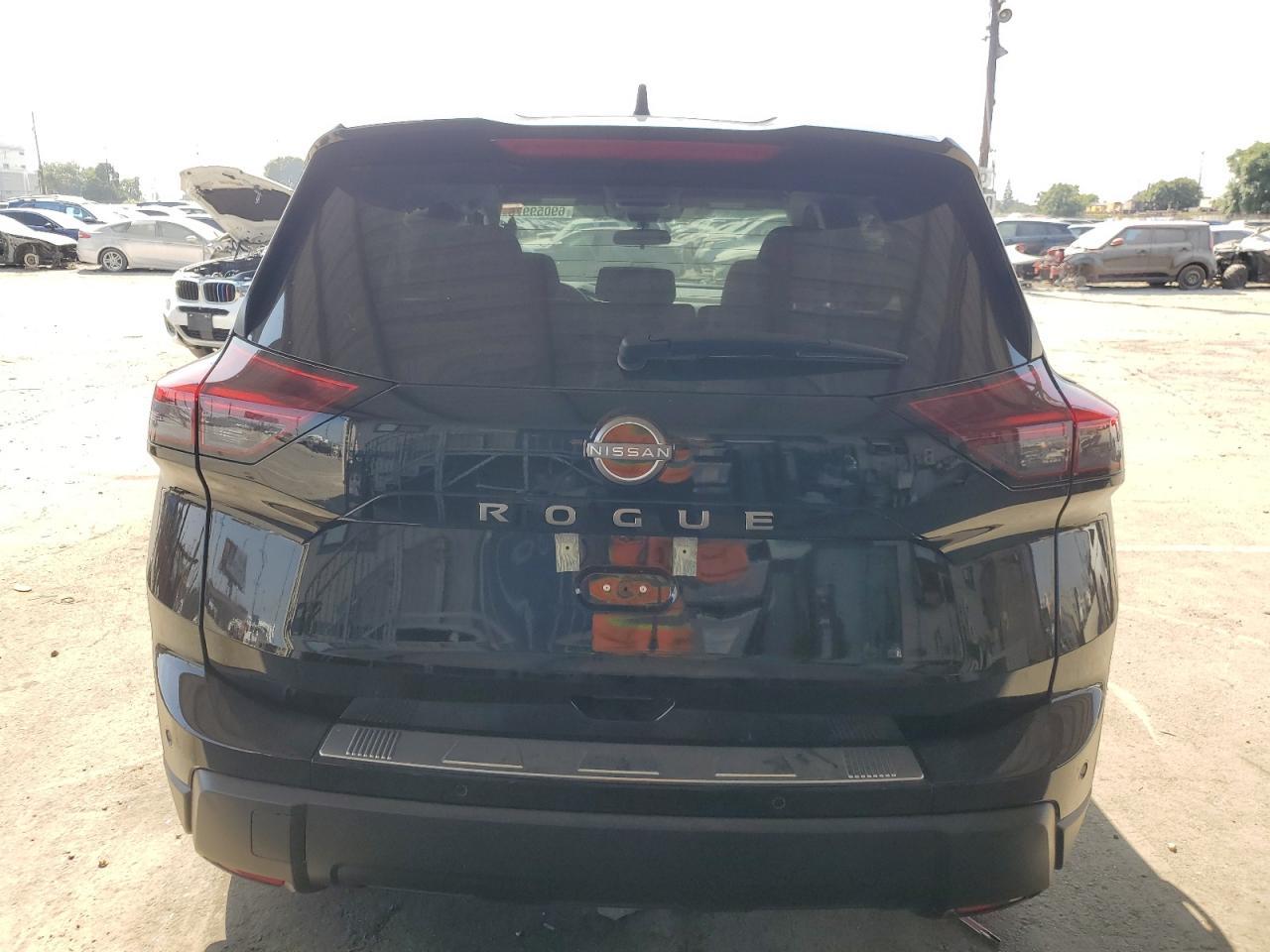 2025 Nissan Rogue Sv - Image 6