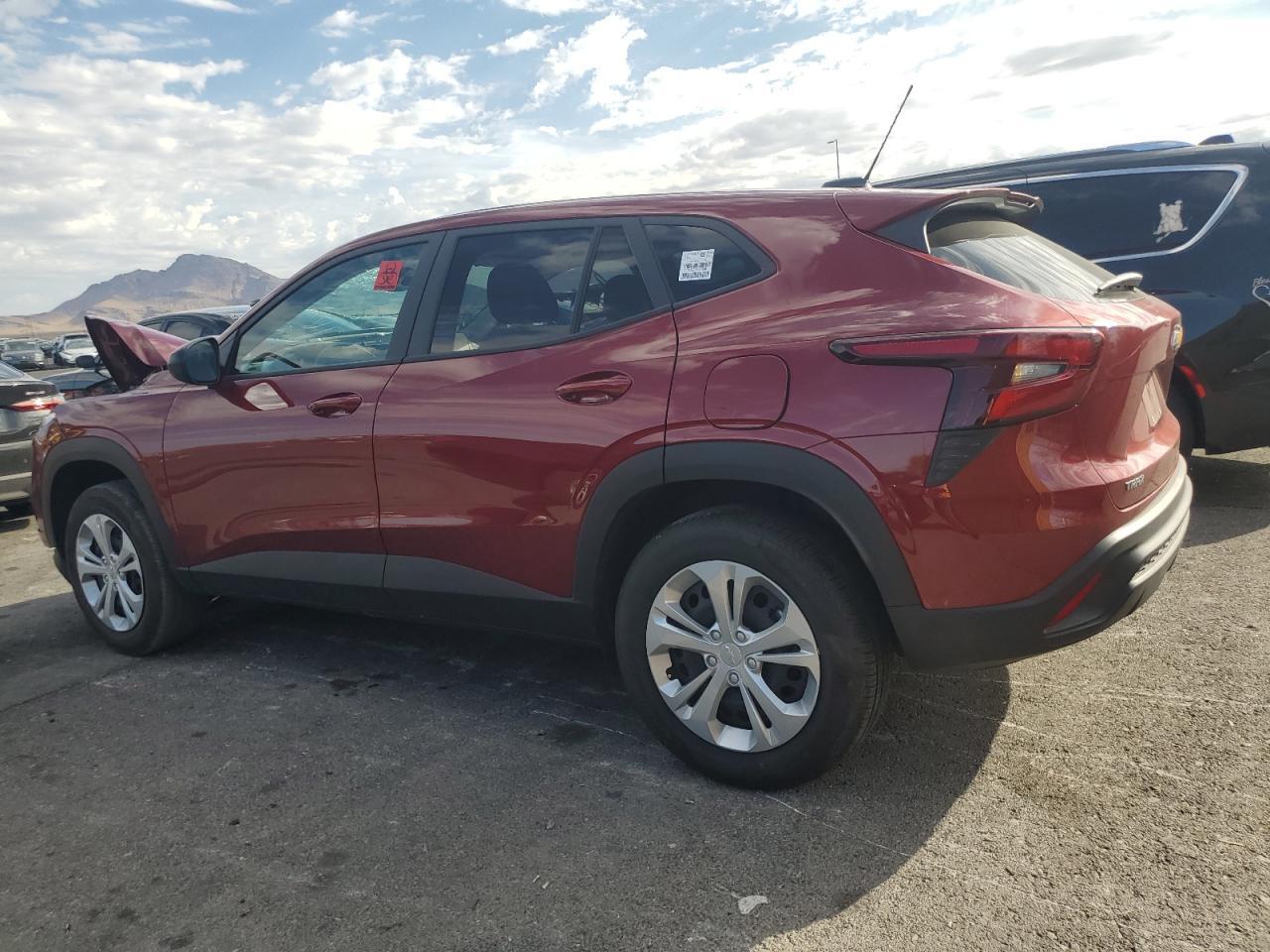 2025 Chevrolet Trax Ls - Image 2