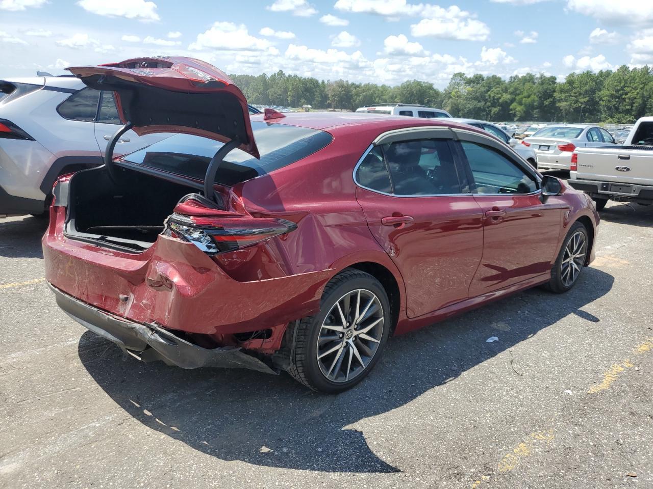 2022 Toyota Camry Xle - Фото 3