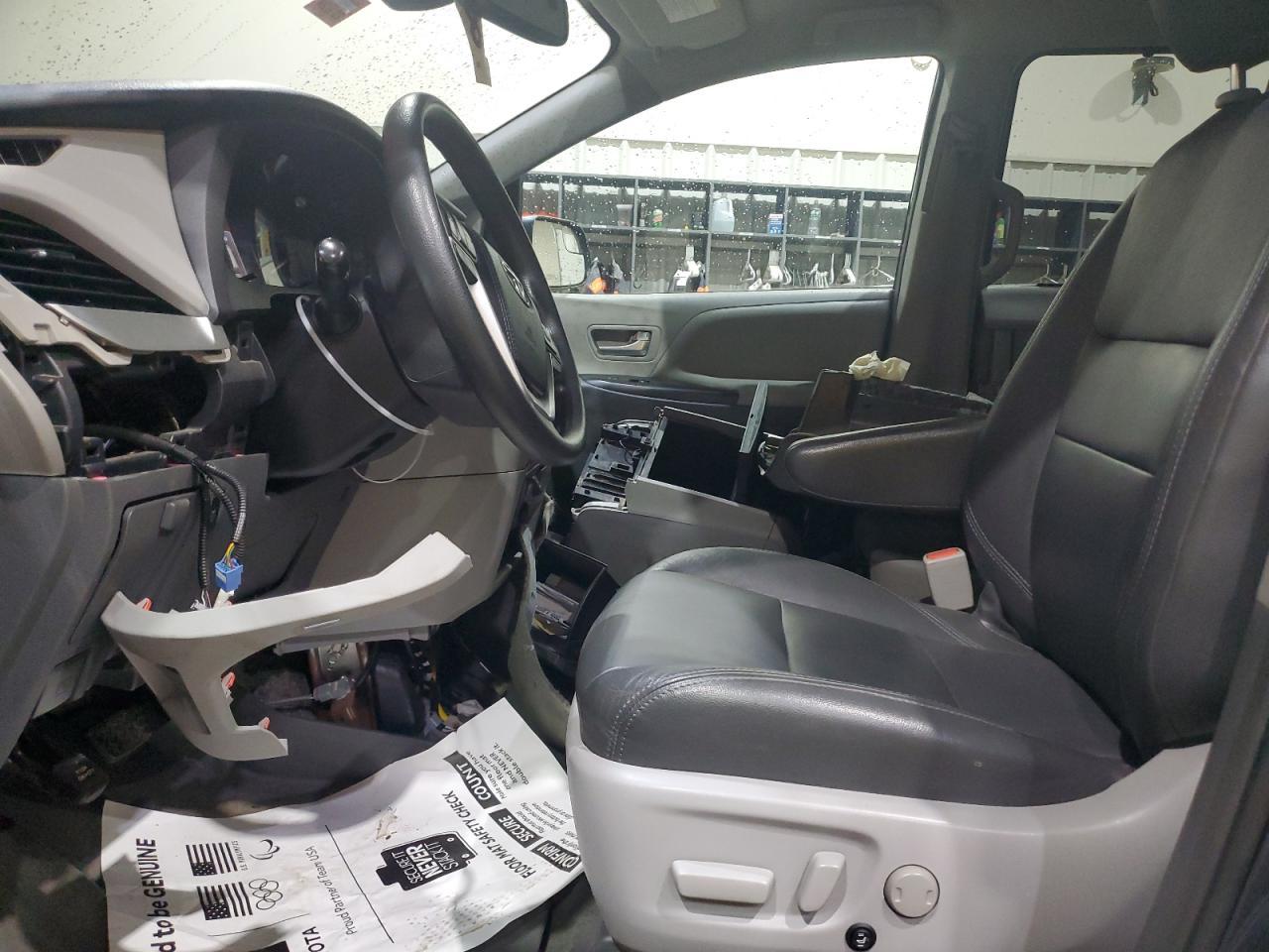 2018 Toyota Sienna Le 7-Passenger - Image 7