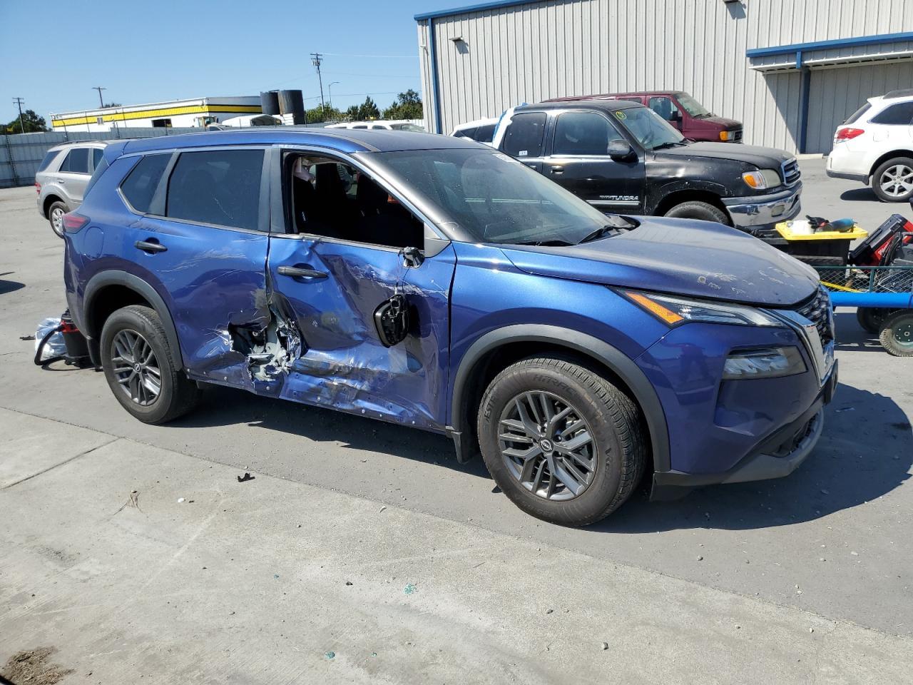 2022 Nissan Rogue S - Фото 4