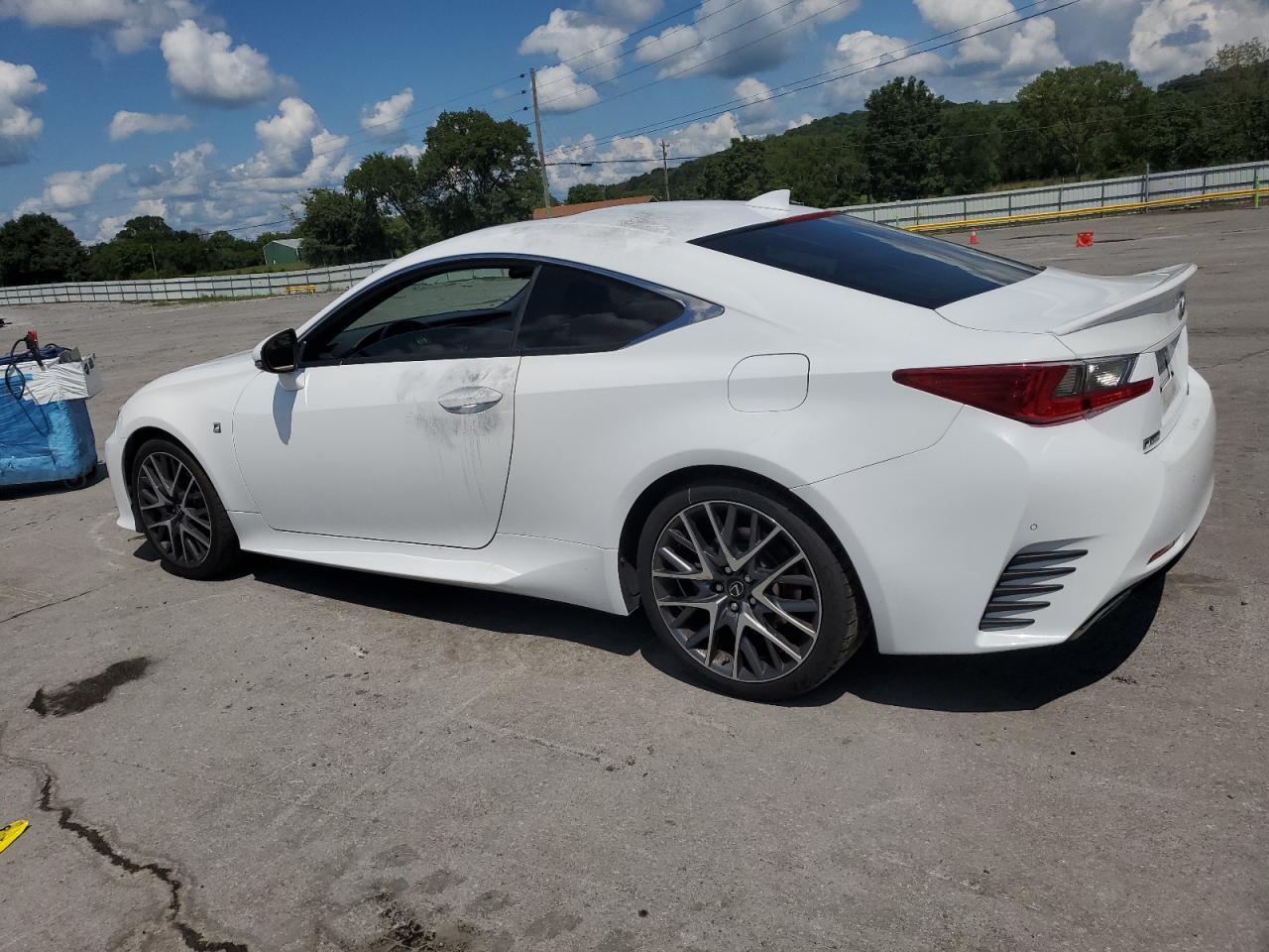 2016 Lexus Rc 200T - Image 2