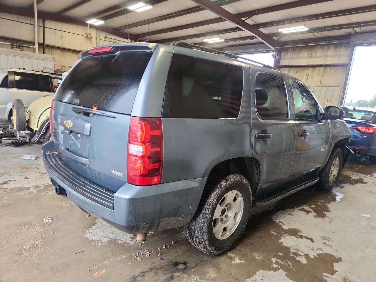2010 Chevrolet Tahoe C1500 Ls - Фото 3