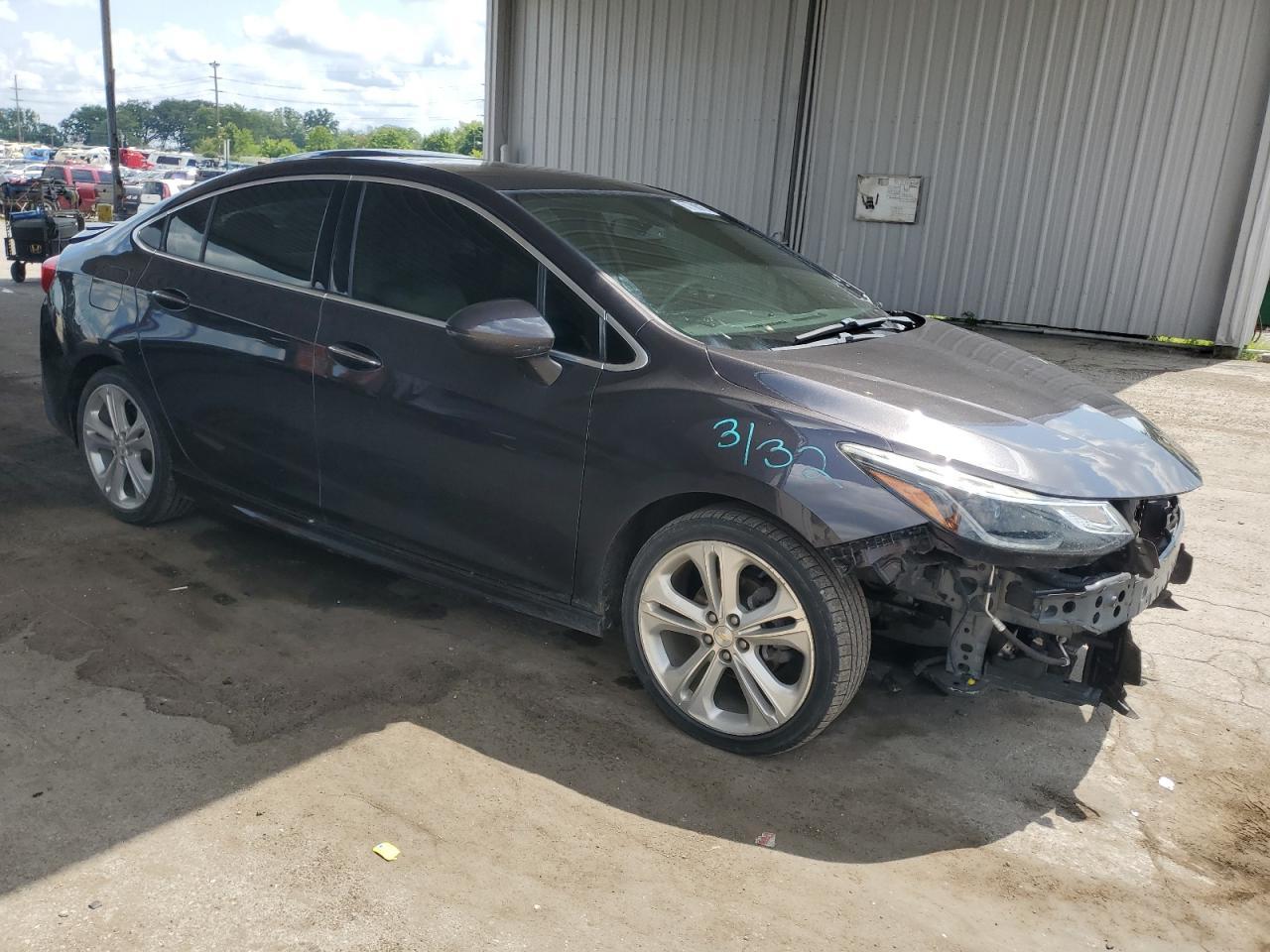 2017 Chevrolet Cruze Premier - Image 4