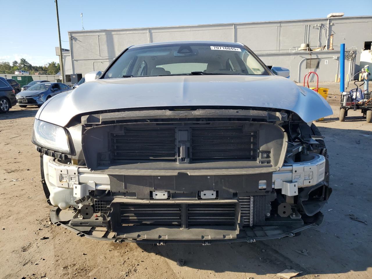 2017 Lincoln Continental Reserve - Фото 5