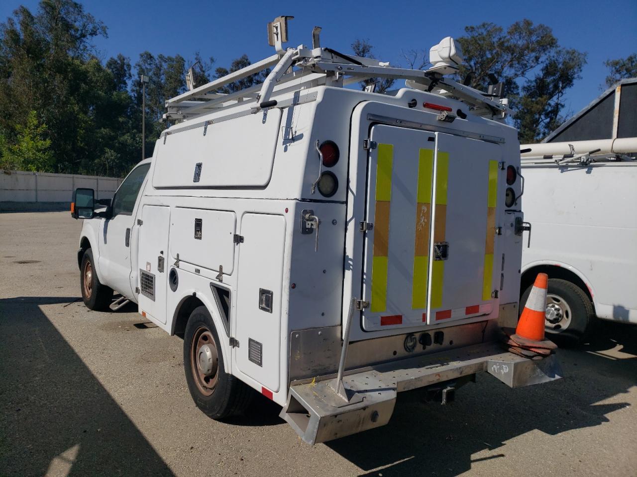 2013 Ford F350 Super Duty - Фото 2