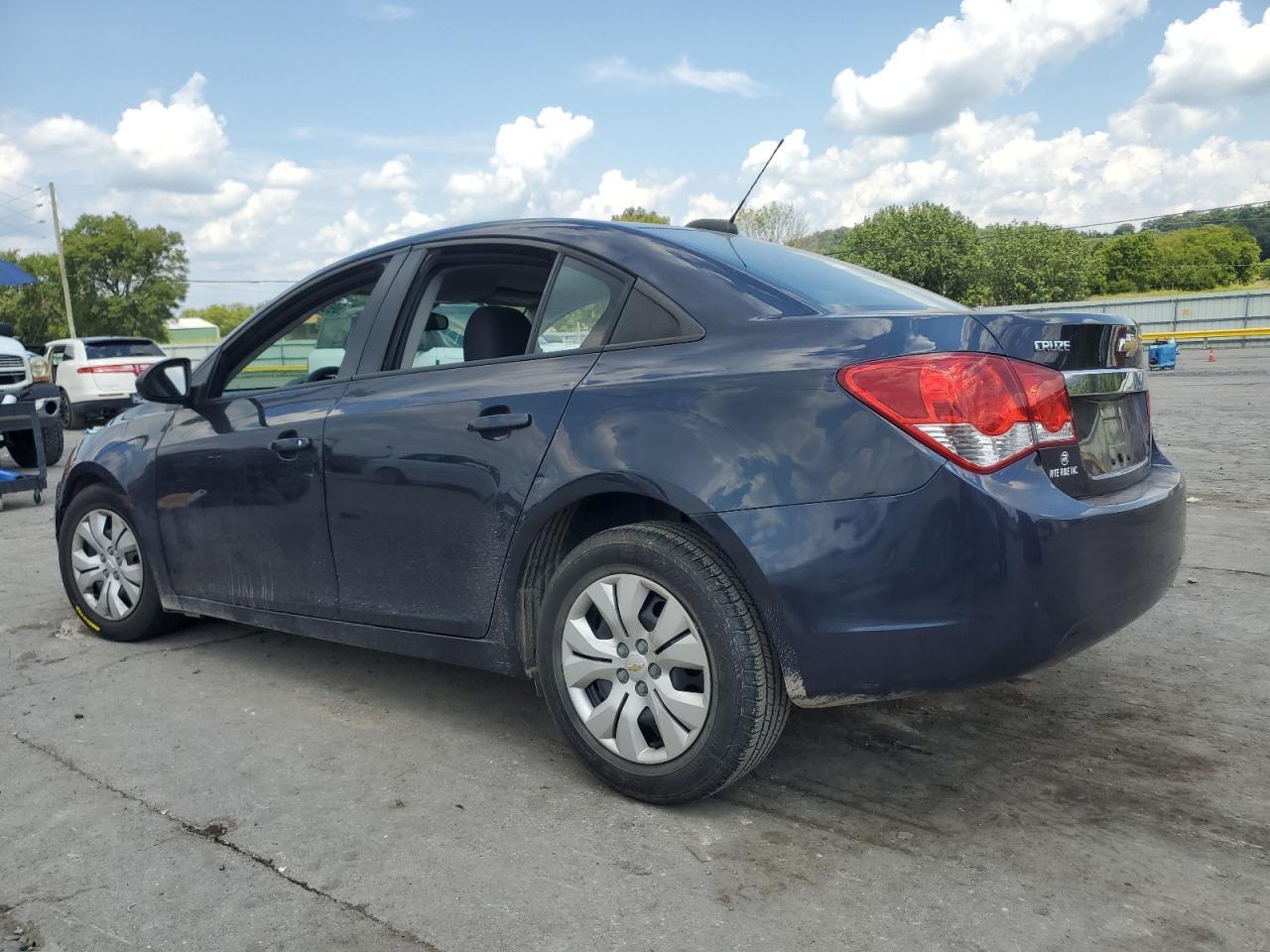 2015 Chevrolet Cruze Ls - Image 2