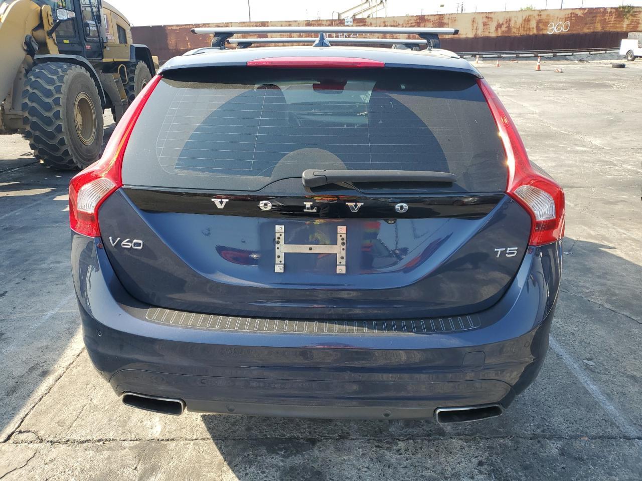 2015 Volvo V60 Premier - Image 6