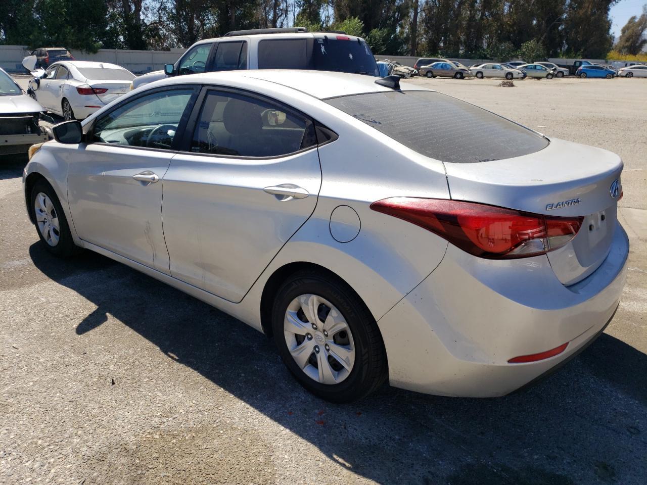 2016 Hyundai Elantra Se - Фото 2
