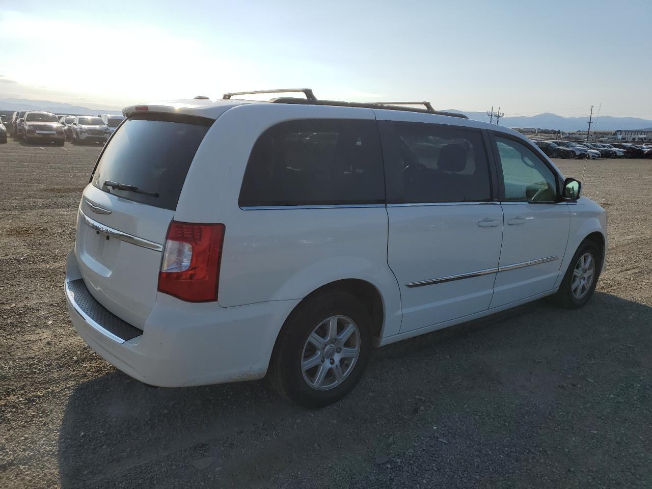 2013 Chrysler Town & Country Touring - Image 3