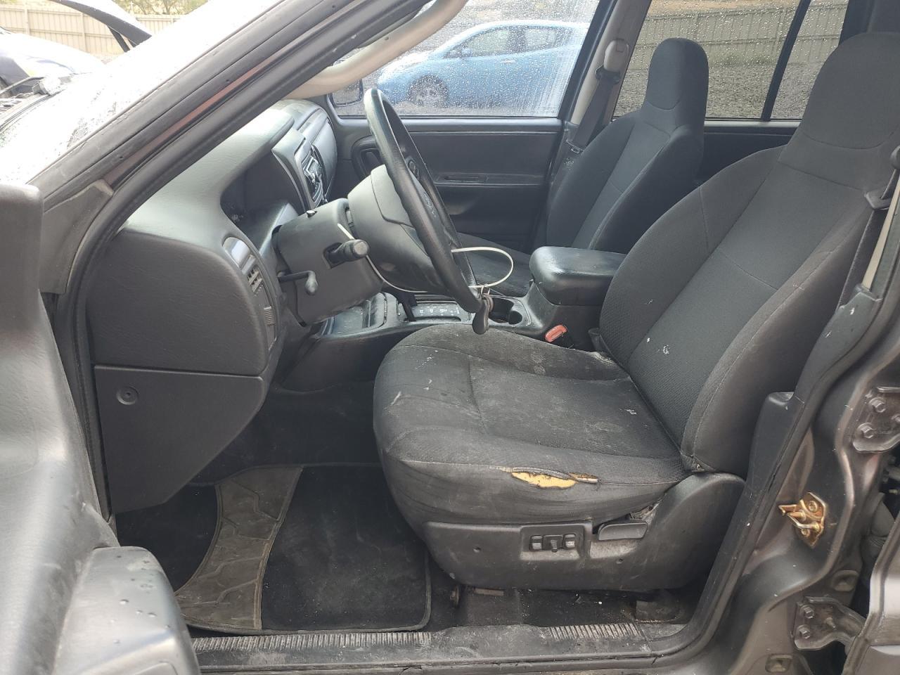 2004 Jeep Grand Cherokee Laredo - Image 7