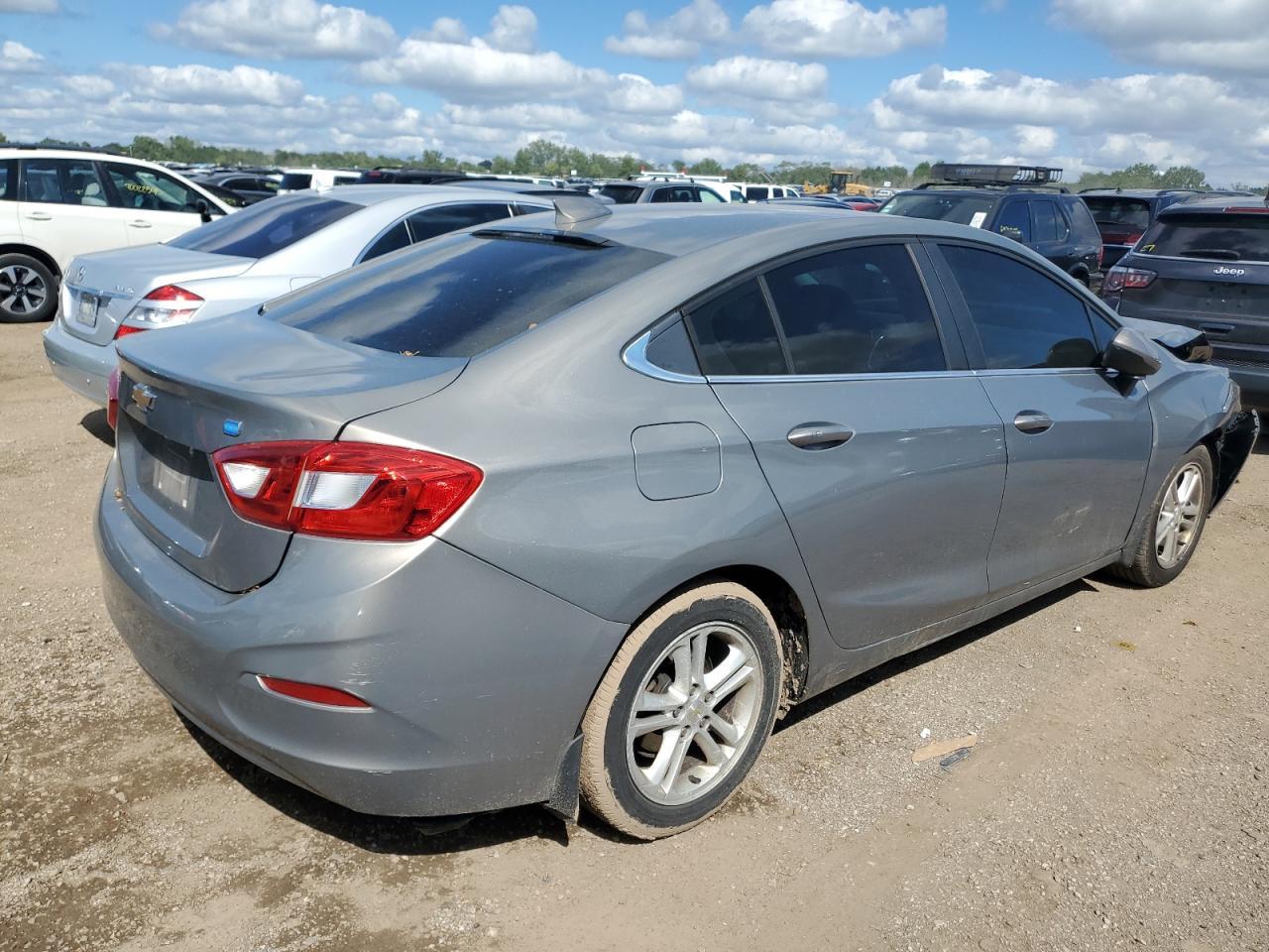 2017 Chevrolet Cruze Lt - Image 3