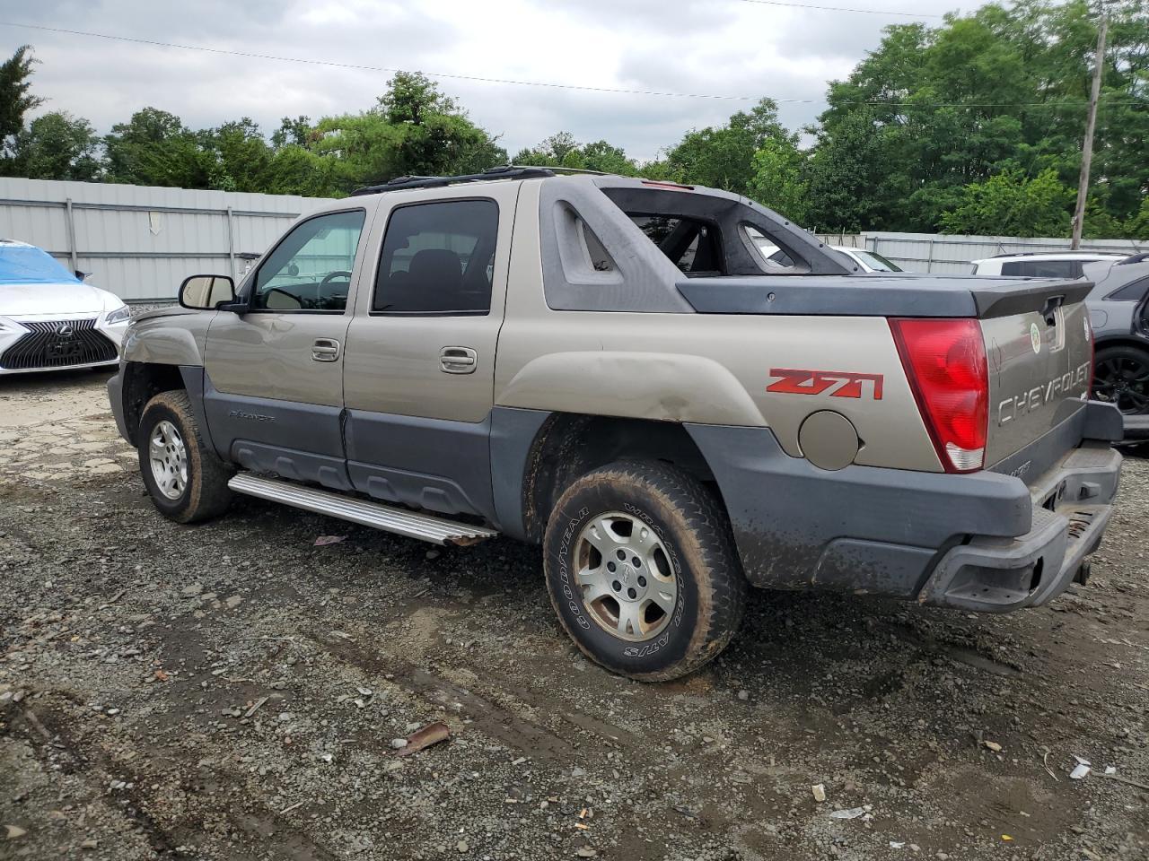 2003 Chevrolet Avalanche K1500 - Image 2
