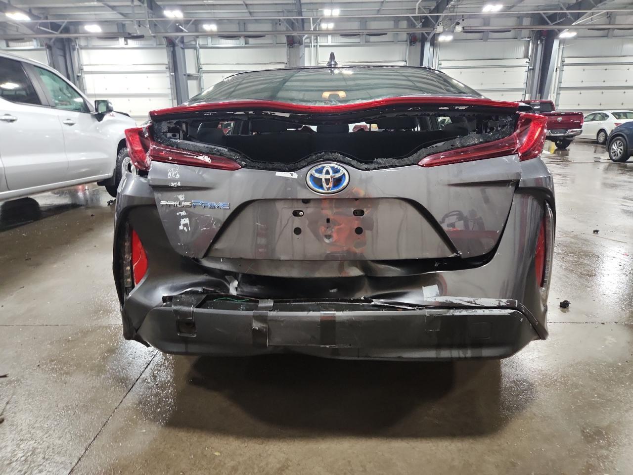 2020 Toyota Prius Prime Le - Фото 6