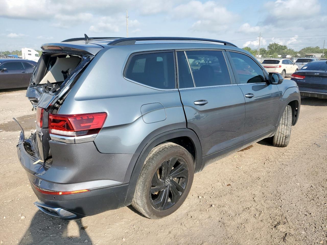 2022 Volkswagen Atlas Se - Фото 3