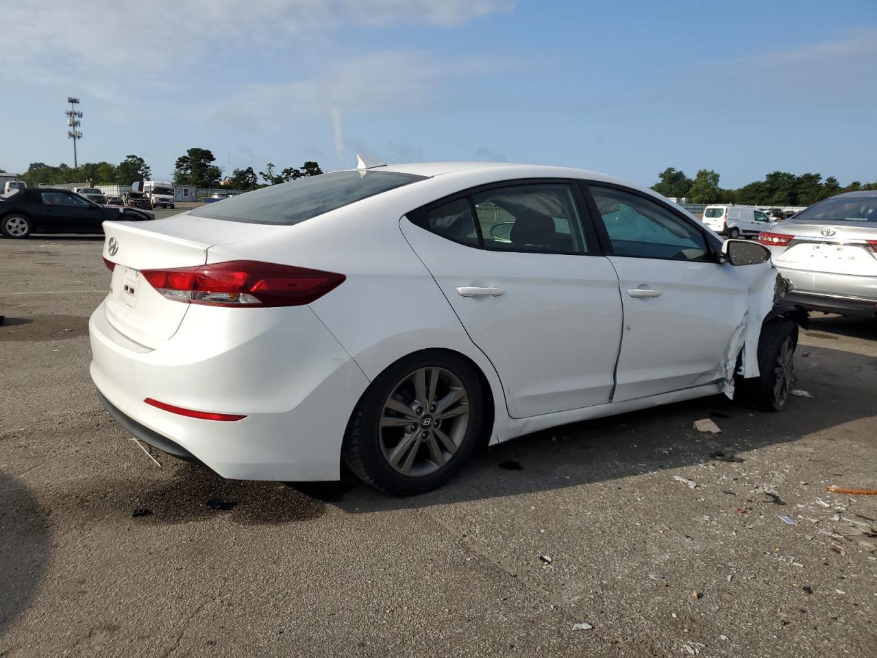 2018 Hyundai Elantra Sel - Фото 3