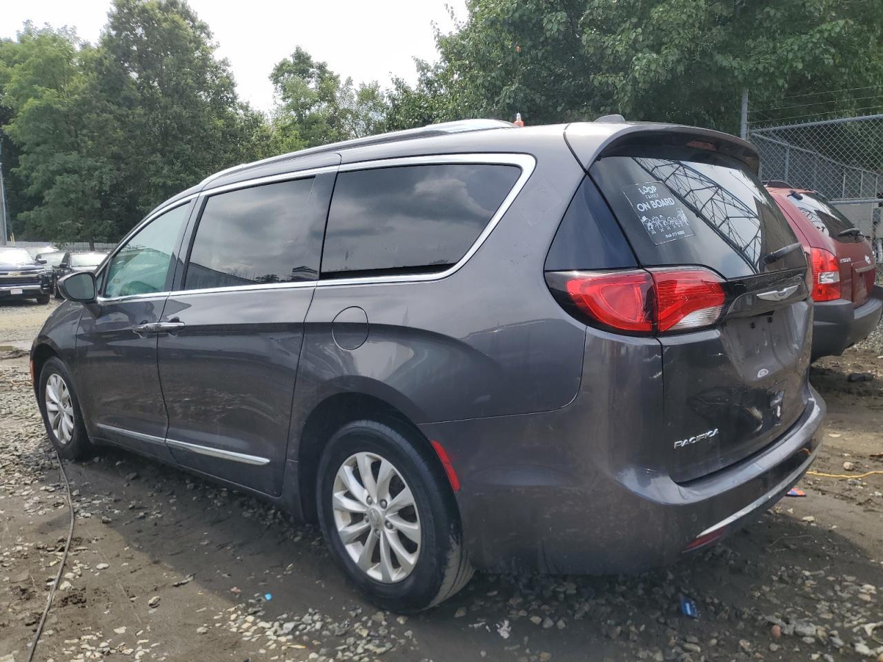 2019 Chrysler Pacifica Touring L - Image 2