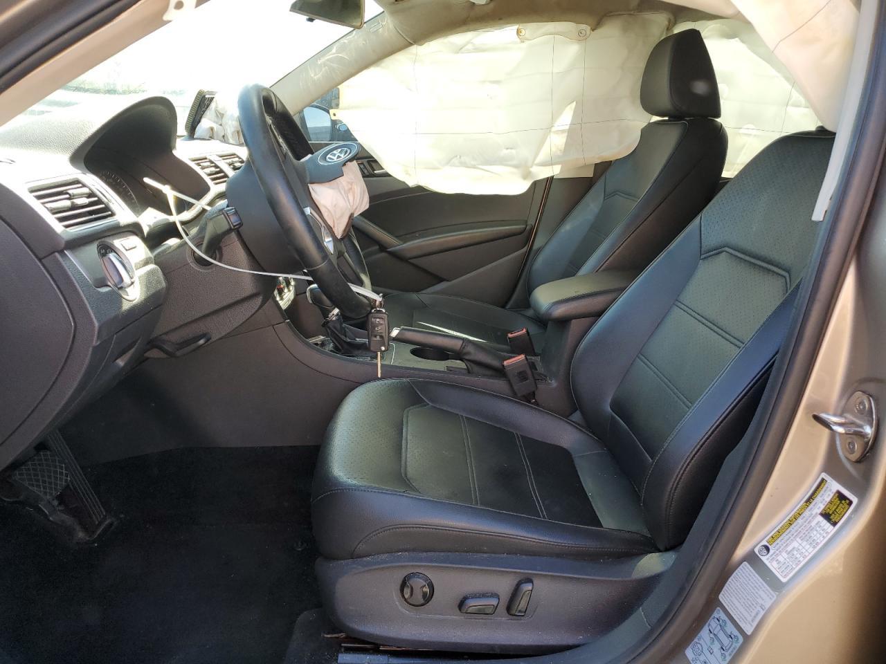 2015 Volkswagen Passat S - Фото 7