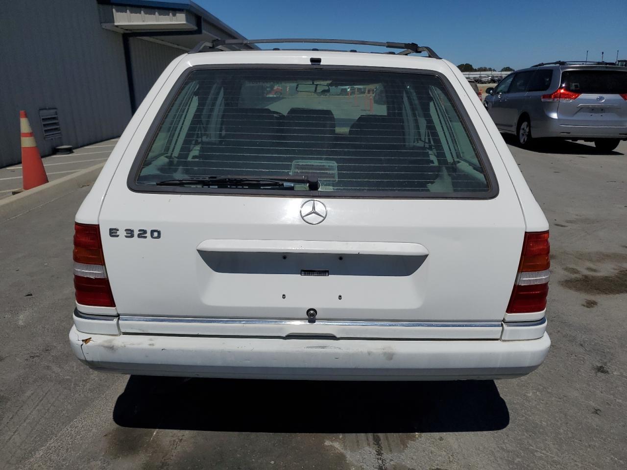 1995 Mercedes-Benz E 320 - Фото 6