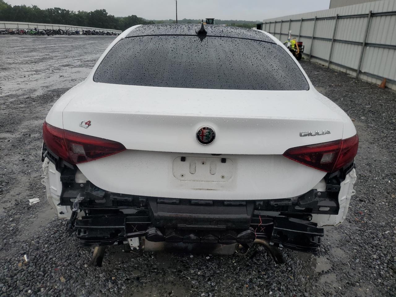 2019 Alfa Romeo Giulia Ti - Фото 6