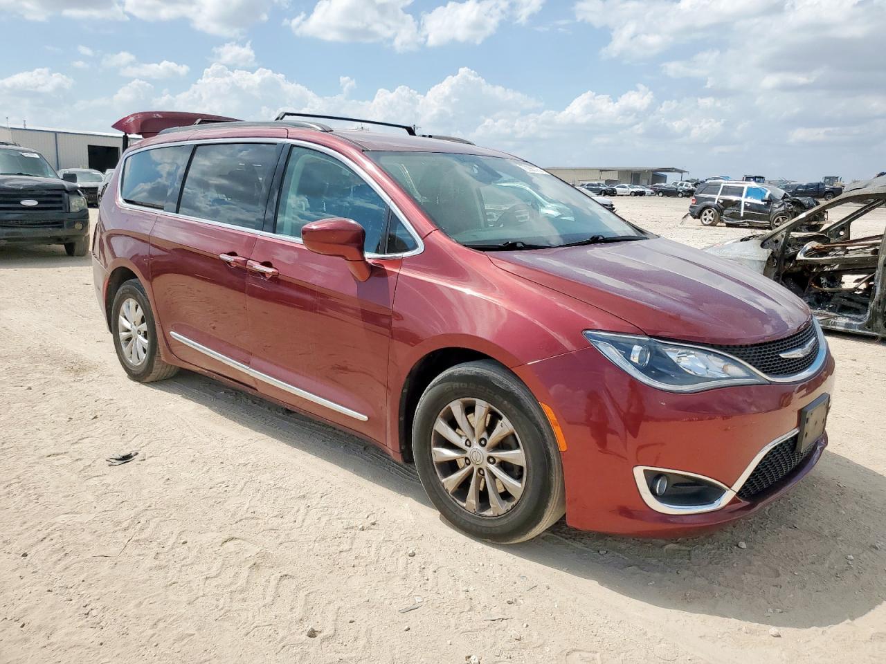 2017 Chrysler Pacifica Touring L - Фото 4