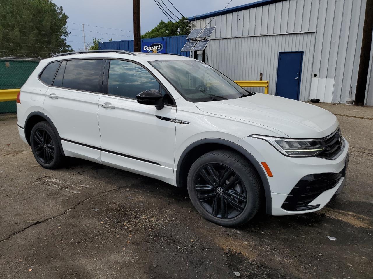 2022 Volkswagen Tiguan Se R-Line Black - Image 4
