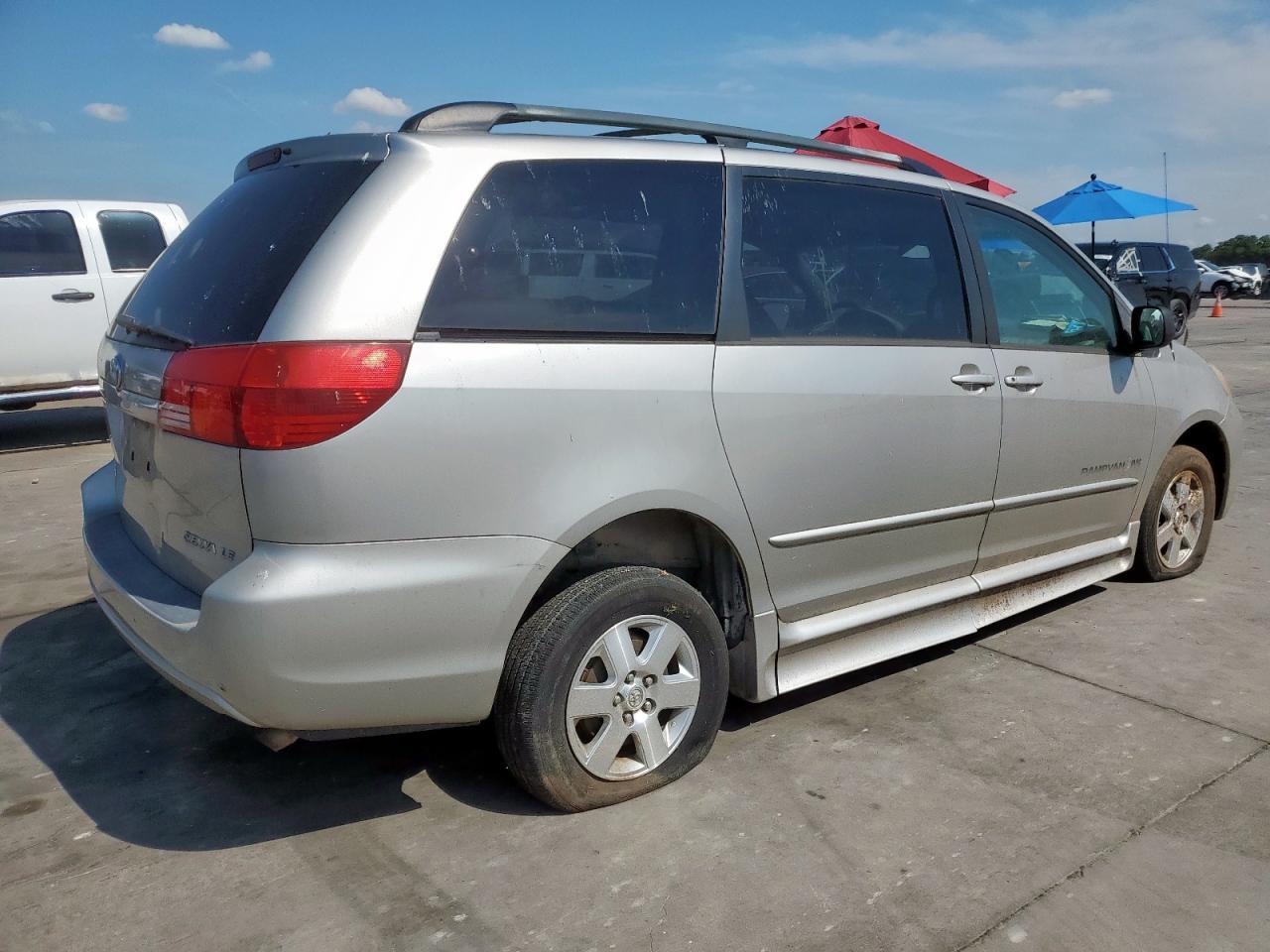 2004 Toyota Sienna Ce - Фото 3