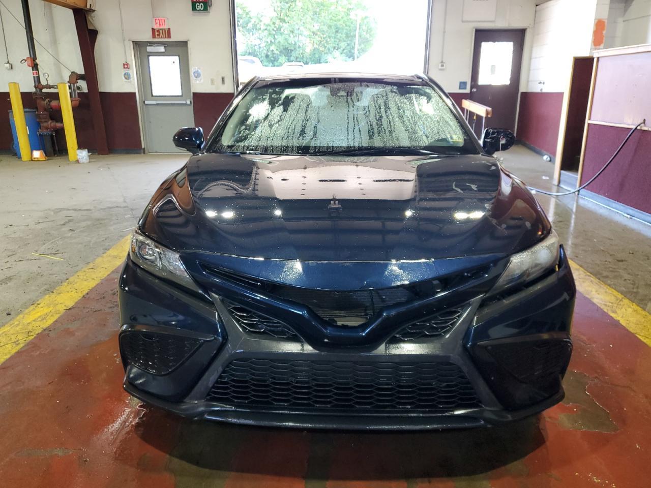 2021 Toyota Camry Se - Фото 5