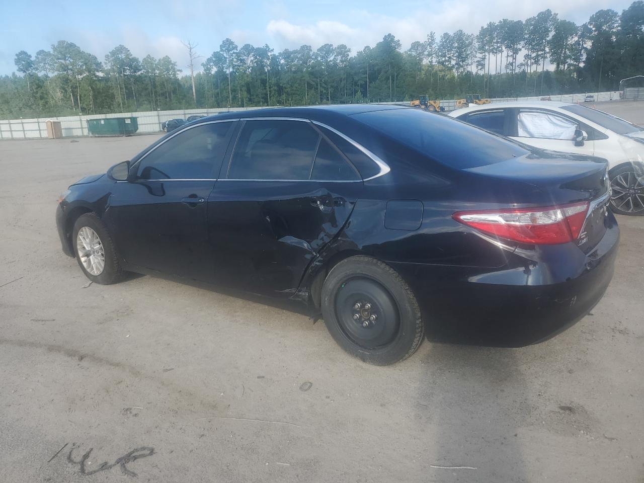 2017 Toyota Camry Le - Фото 2