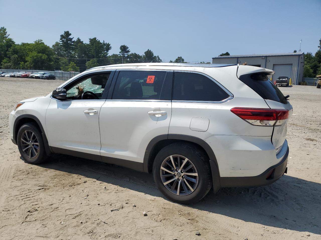 2019 Toyota Highlander Se - Image 2
