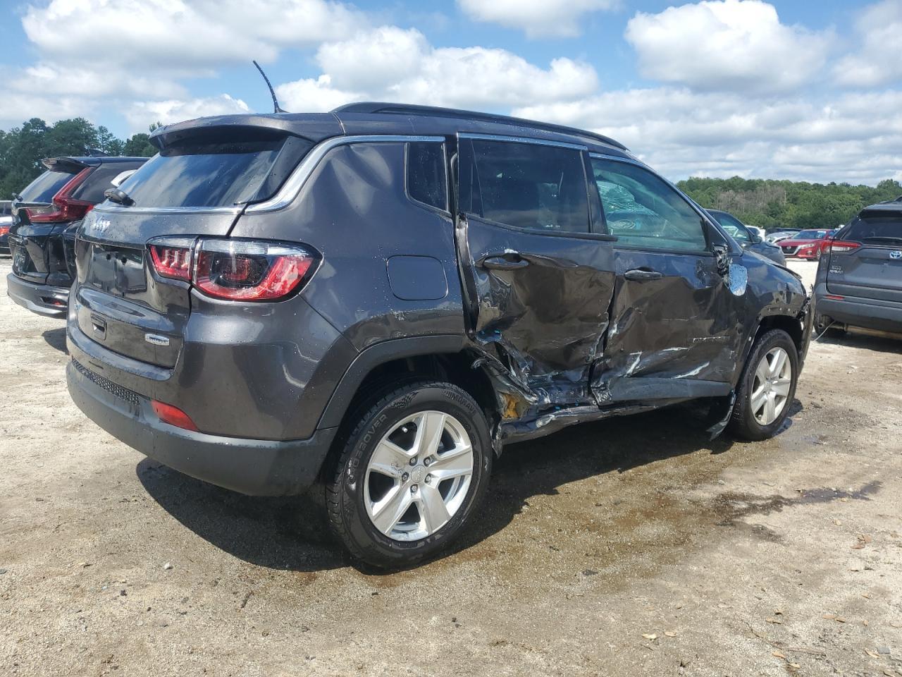2022 Jeep Compass Latitude - Image 3